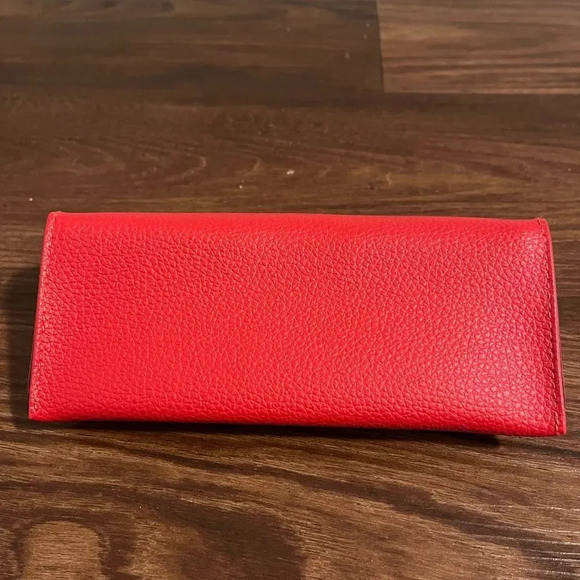 GUESS Unisex Red Pebbled Leather Glasses Case - Picture 2 of 5